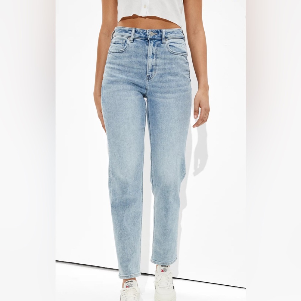 American Eagle Blue Wash Stretch Mom Jeans, Size 00